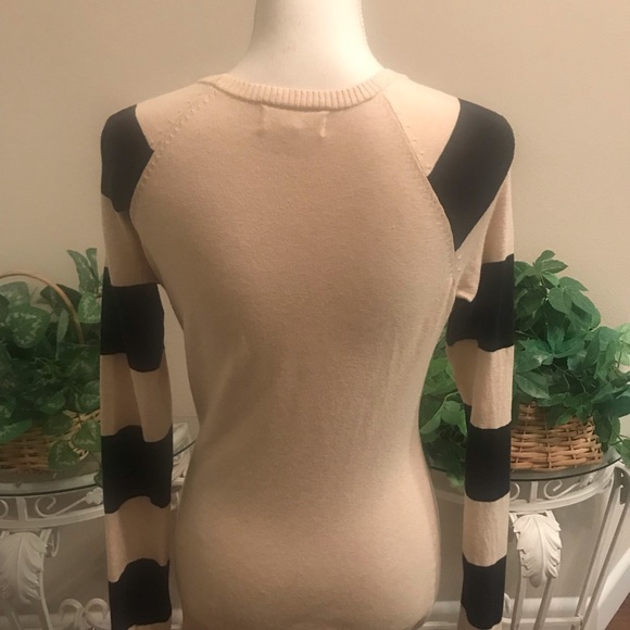 Pink Rose Crew Neck Sweater - Picture 4 of 5